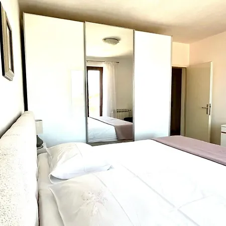Apartament Vito *